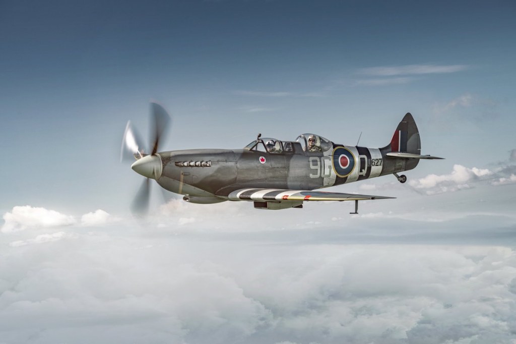 Picture of: Fly a Spitfire – Biggin Hill Heritage Hangar – Lohnt es sich