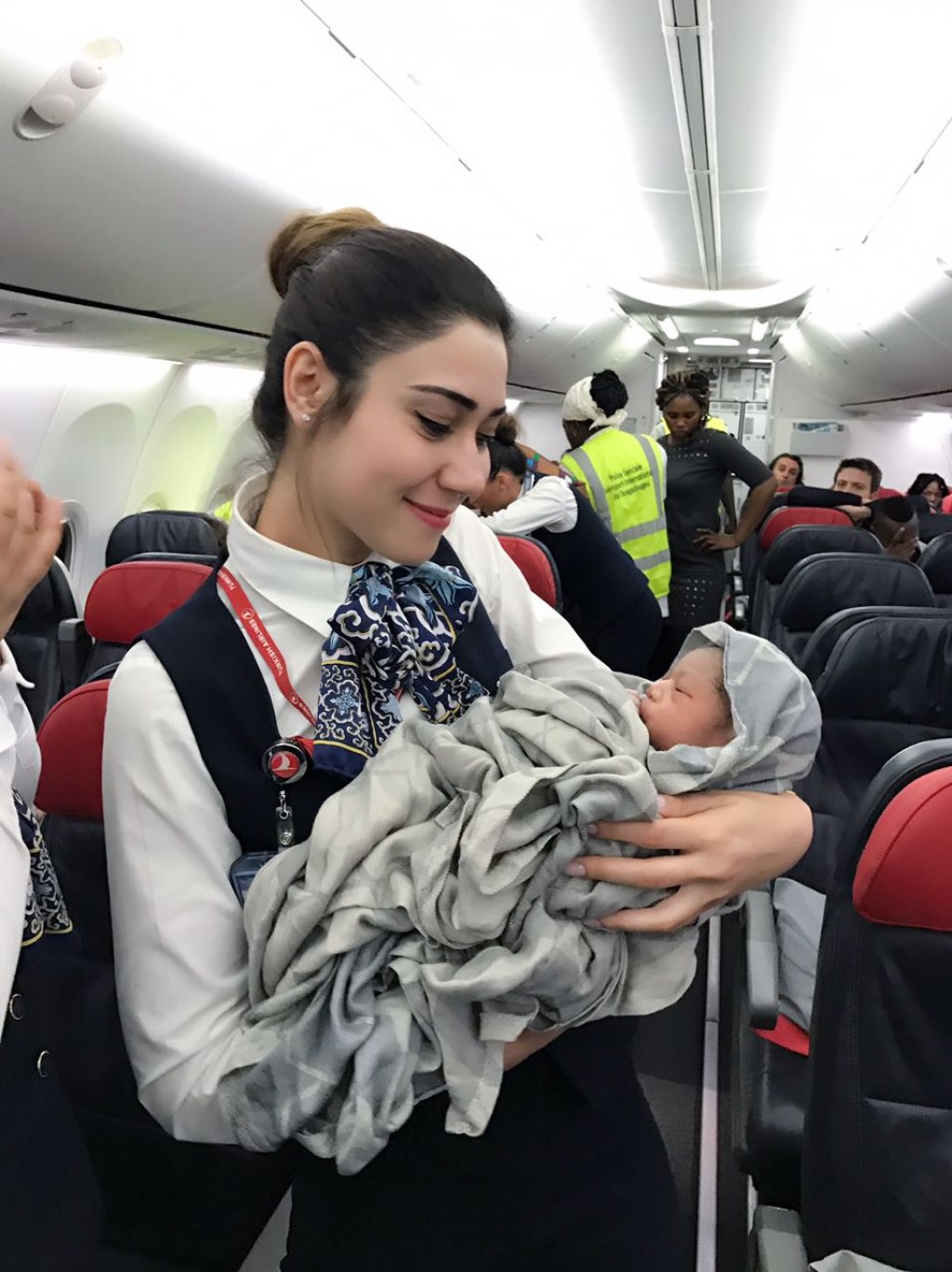 Picture of: Flying In Your Third Trimester Can Be Risky, Even if Airlines